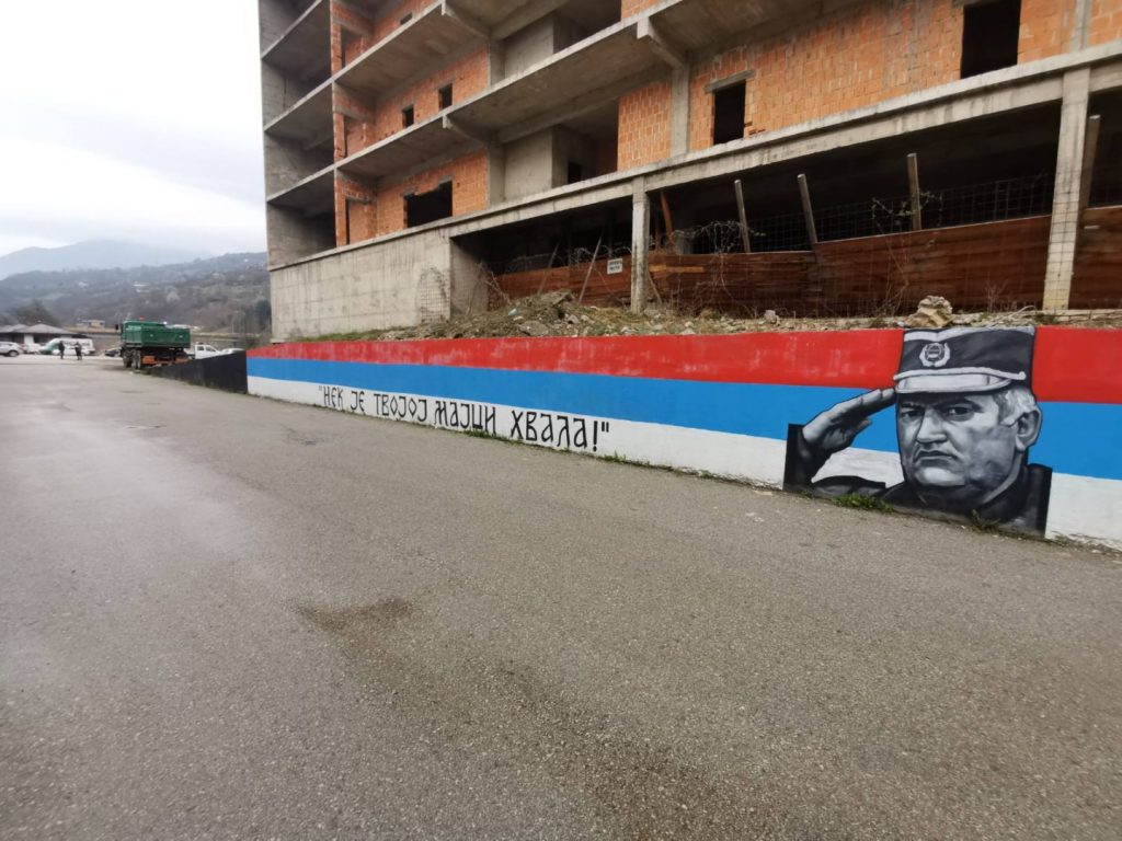 xPortal - U Foči novi murali sa likom ratnog zločinca Ratka Mladića