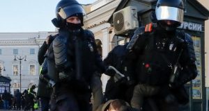 Antiratni protesti u Rusiji: Uhapšeno više od 800 osoba