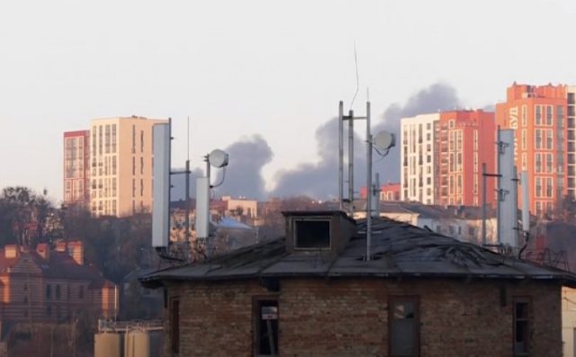 Rusi gađali mete na zapadu Ukrajine, raketiran aerodrom u Lavovu