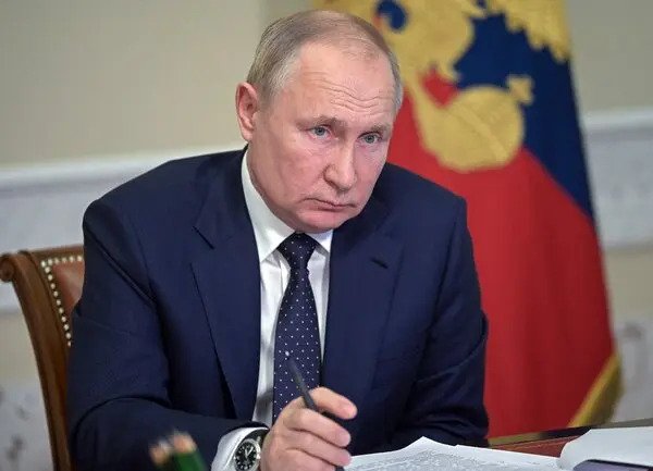 Putin: Povećat ću plate i penzije