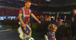 Višća na proslavu titule prvaka ponio zastavu s ljiljanima i zaplesao sa kćerkom