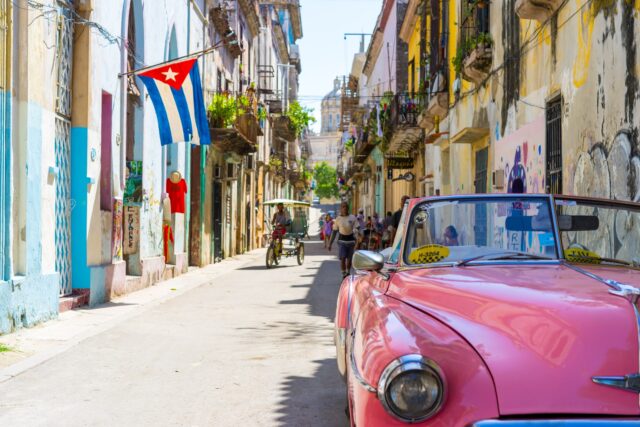 SAD će ublažiti sankcije Kubi, uklanjaju se brojne restrikcije