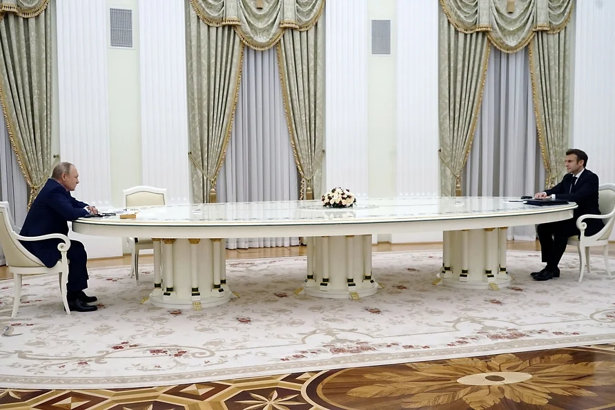 xPortal - Ljudi se ne prestaju šaliti s ovom fotografijom Zelenskog i Macrona: Zato Putin ima dug stol