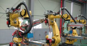 Južnokorejske fabrike ubrzano mijenjaju radnike robotima