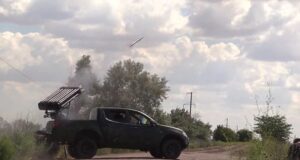 Ukrajinci montirali raketni bacač sa ruskog helikoptera na Mitsubishi L200