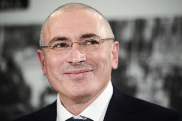 Oligarh u egzilu Mihail Hodorkovski pozvao Ruse na oružani otpor Putinovom režimu