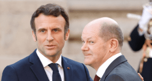 Neugodni susret Macrona i Scholza u Parizu